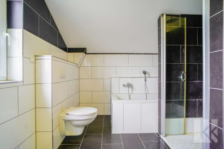 ...Badewanne und Dusche