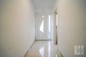 Entree mit Zugang zum...