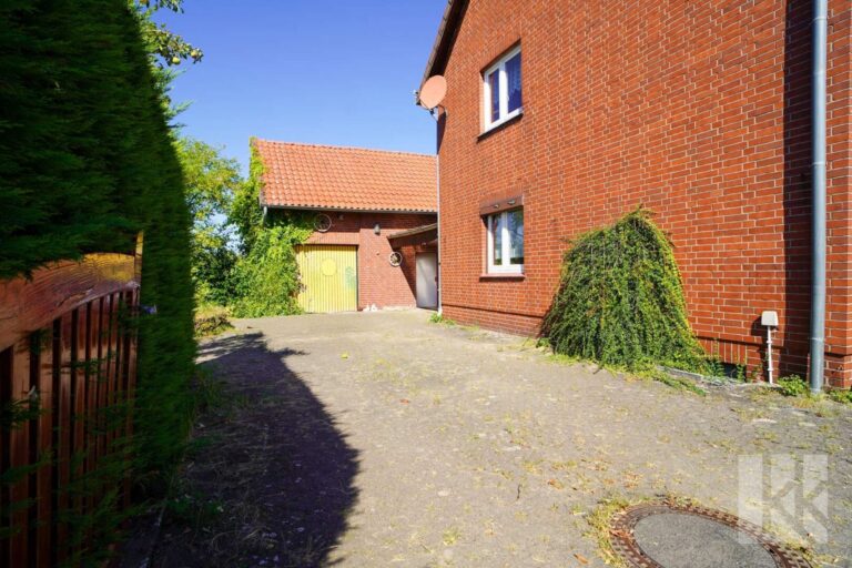 Stellplätze in der Einfahrt und...