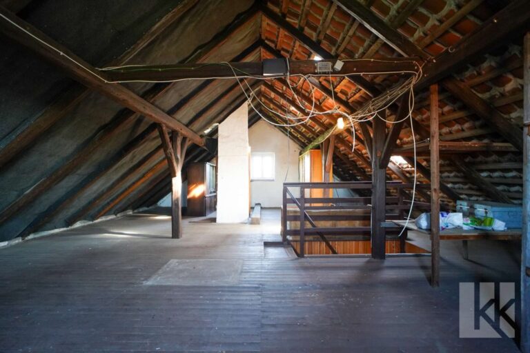 Spitzboden als Ausbaureserve oder Lagerplatz