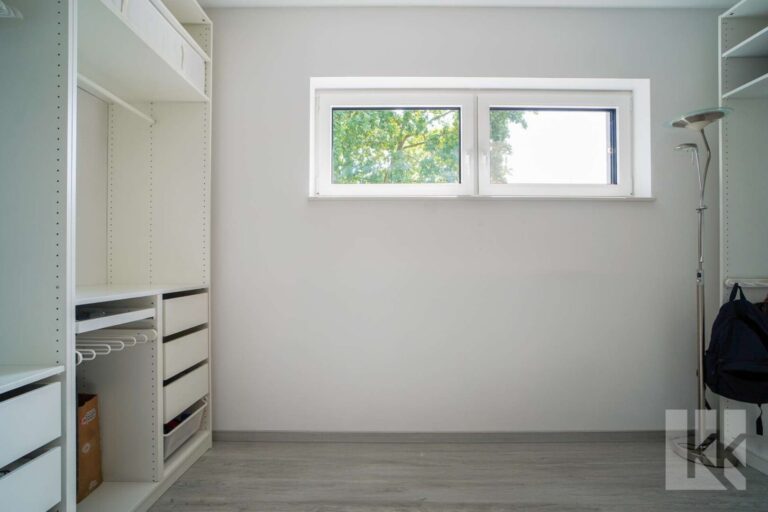 ...begehbarem Kleiderschrank