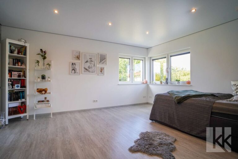 Im Obergeschoss befinden sich zwei...