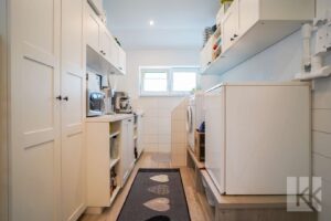 Hauswirtschaftsraum im EG mit Zugang zur Garage