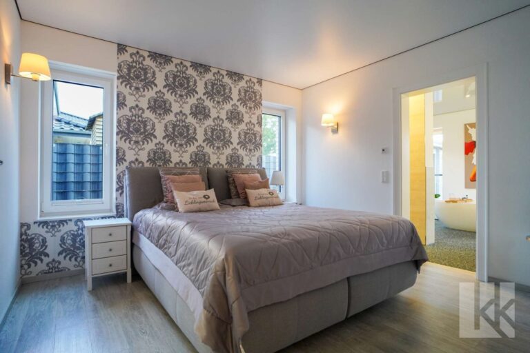 Elternschlafzimmer im Erdgeschoss mit...