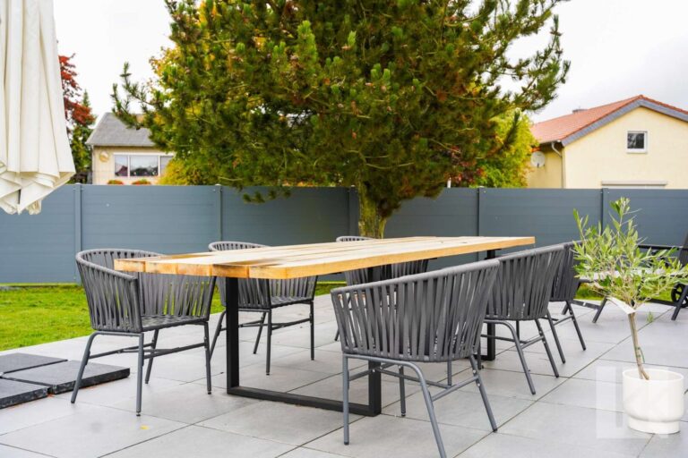 Davor: Die große Terrasse