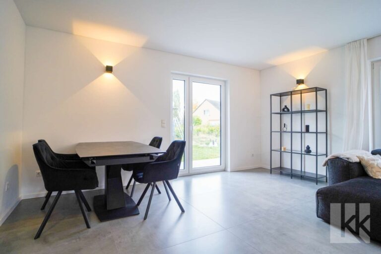 ...Esszimmer sowie...