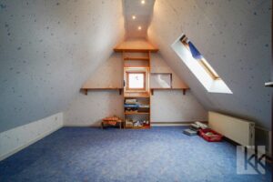 …wurde der Spitzboden ausgebaut.