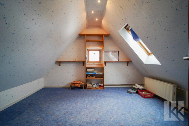 …wurde der Spitzboden ausgebaut.