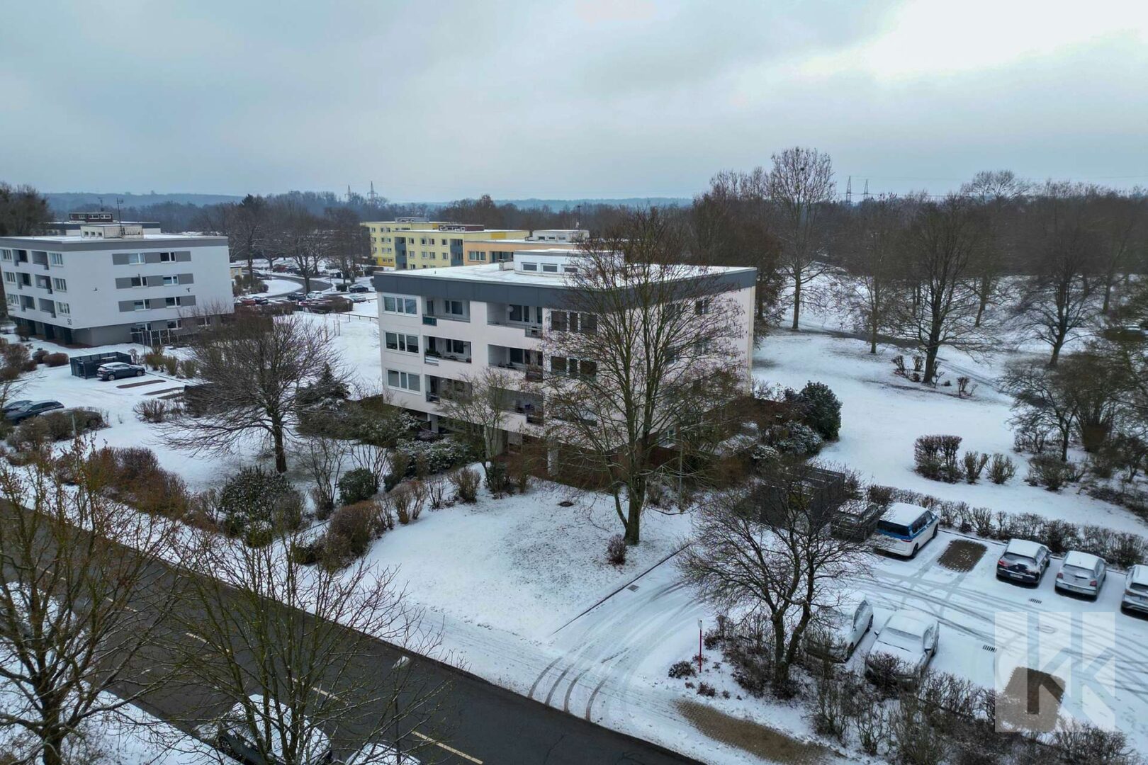 Das Haus, umgeben von viel Grün