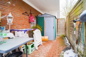 …viel Platz und Geräteschuppen