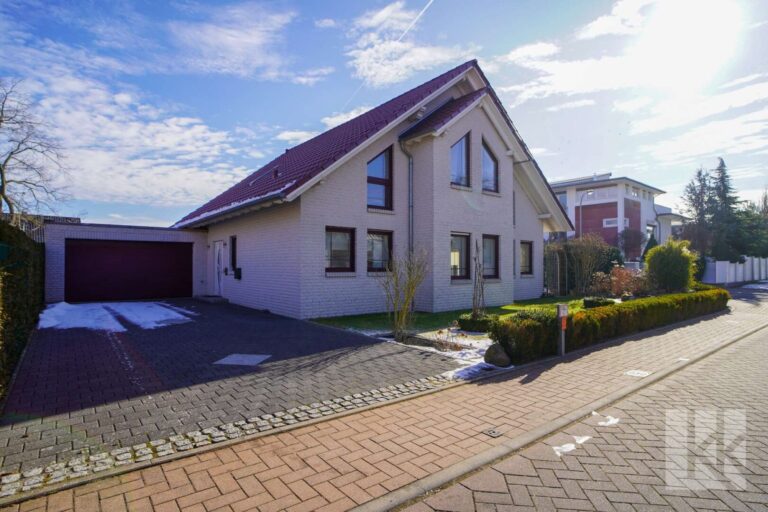 Hausansicht vom Boden und...