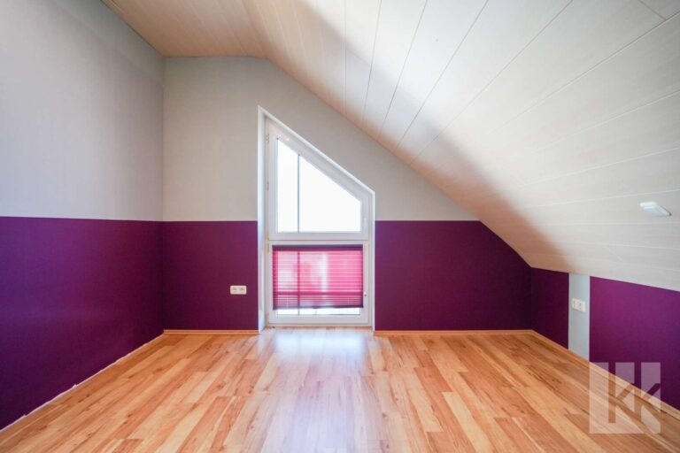 ...separatem Ankleidezimmer