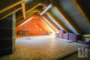 Stauraum im Spitzboden