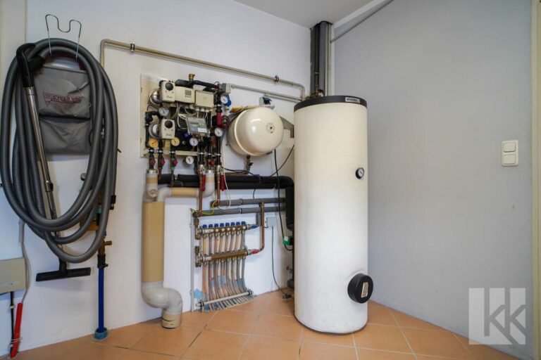 Der aufgeräumte Hauswirtschaftsraum mit...