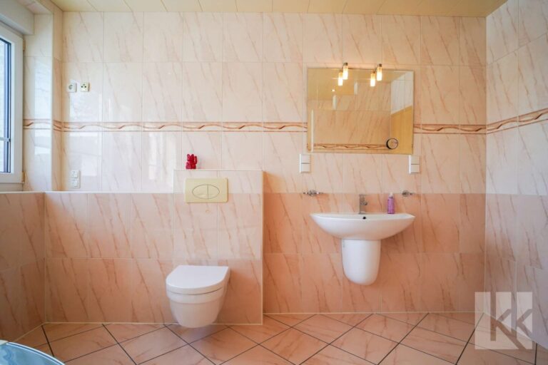 Das Badezimmer mit...