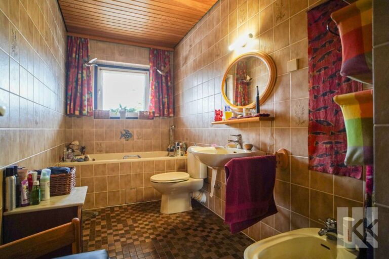 ...Badewanne und Bidet