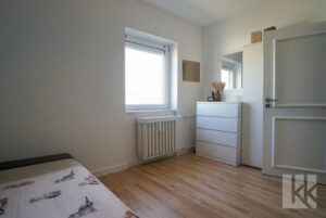 Ein weiteres Schlaf-, Kinder-, Arbeits- oder Gästezimmer