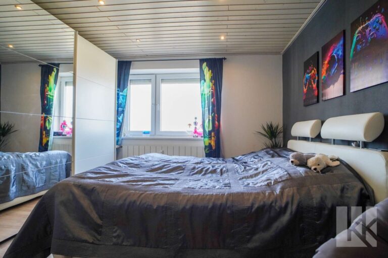 Großes Schlafzimmer mit Platz für...