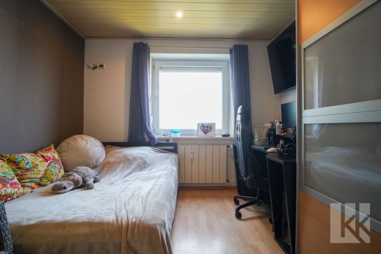 Ein weiteres Schlaf-, Kinder-, Arbeits- oder Gästezimmer