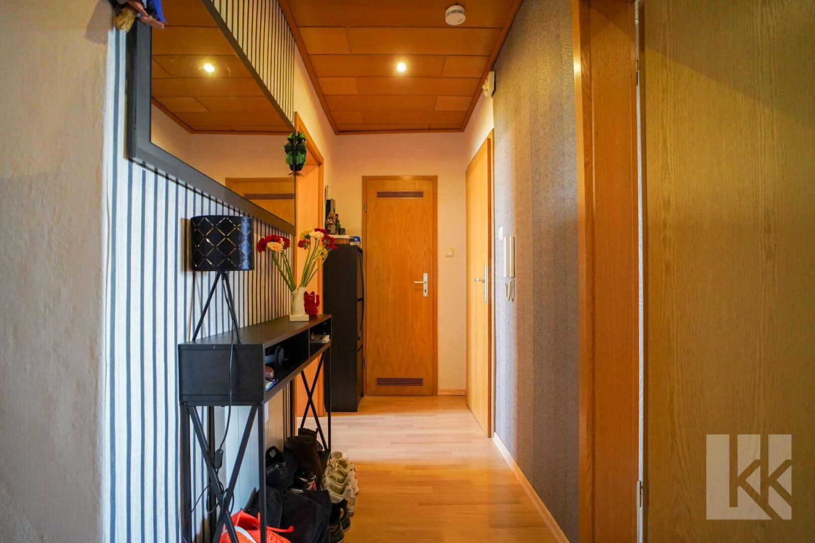 Geräumiger Eingangsbereich und zentraler Flur