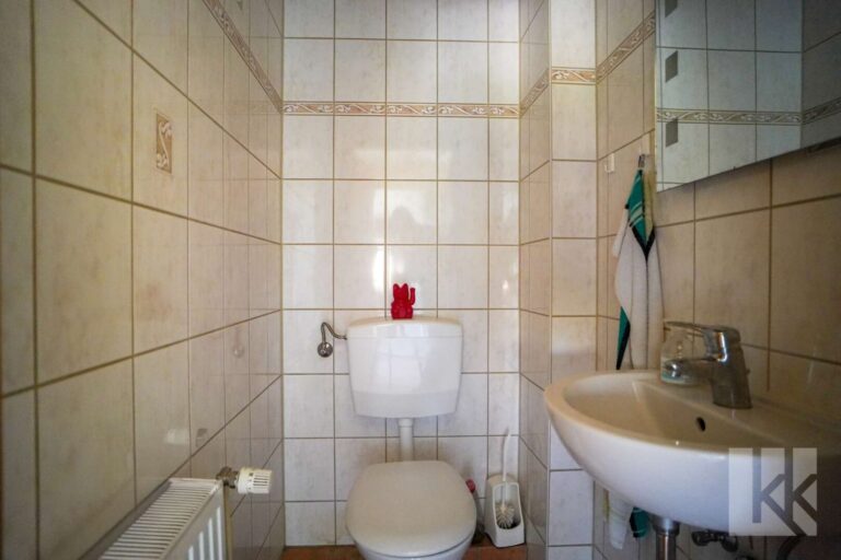 Praktisches Gäste-WC im Erdgeschoss