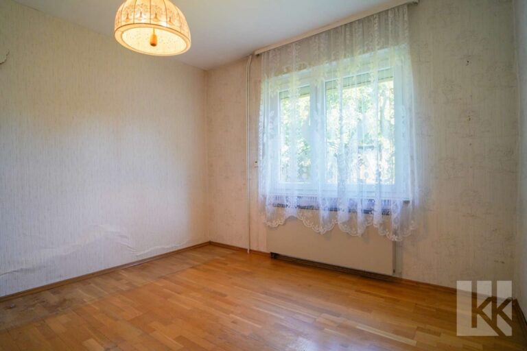 Schlaf- oder Gästezimmer im Erdgeschoss