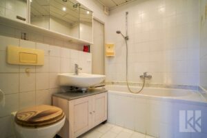 Sowie ein zweites Bad mit Badewanne