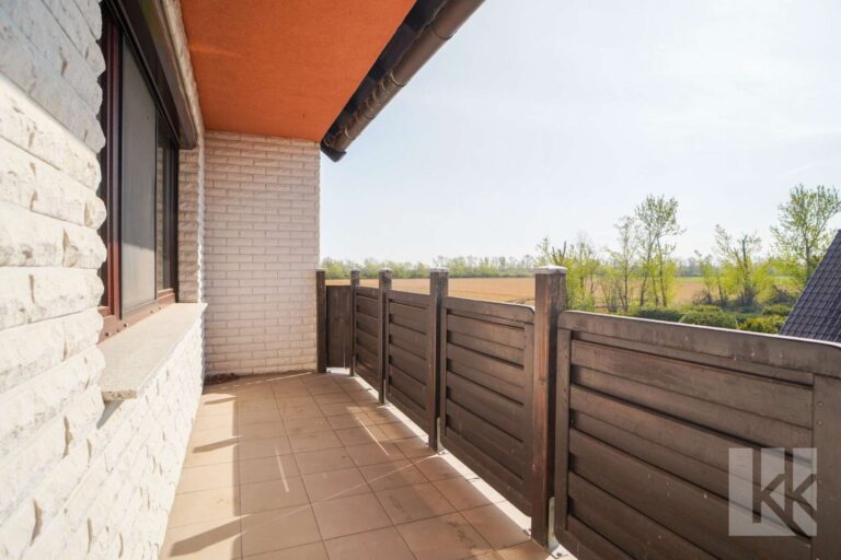 ....großem Balkon