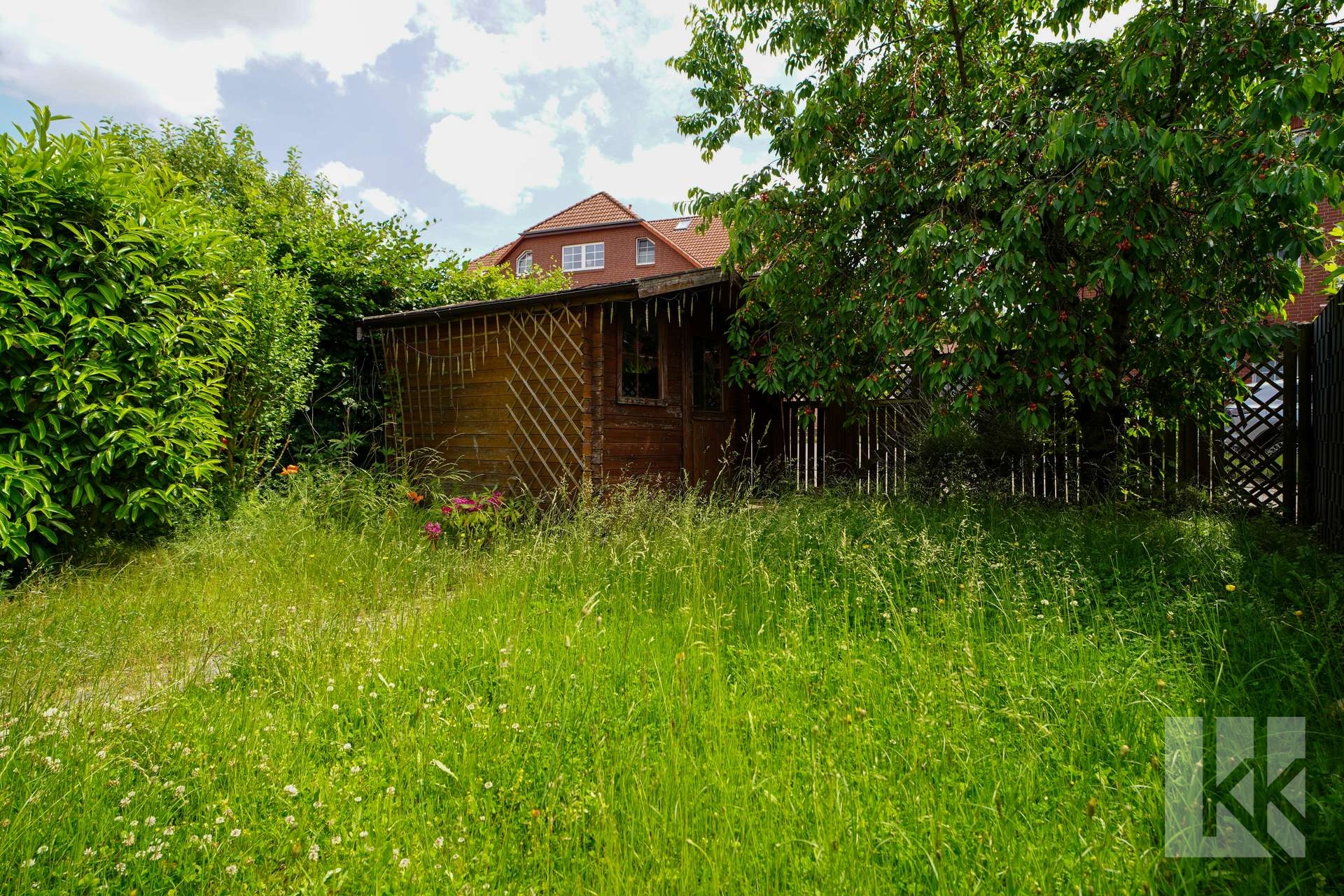 ...Der Garten und die Gartenhütte