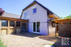 Die Terrasse vor dem Wohn- und Essbereich