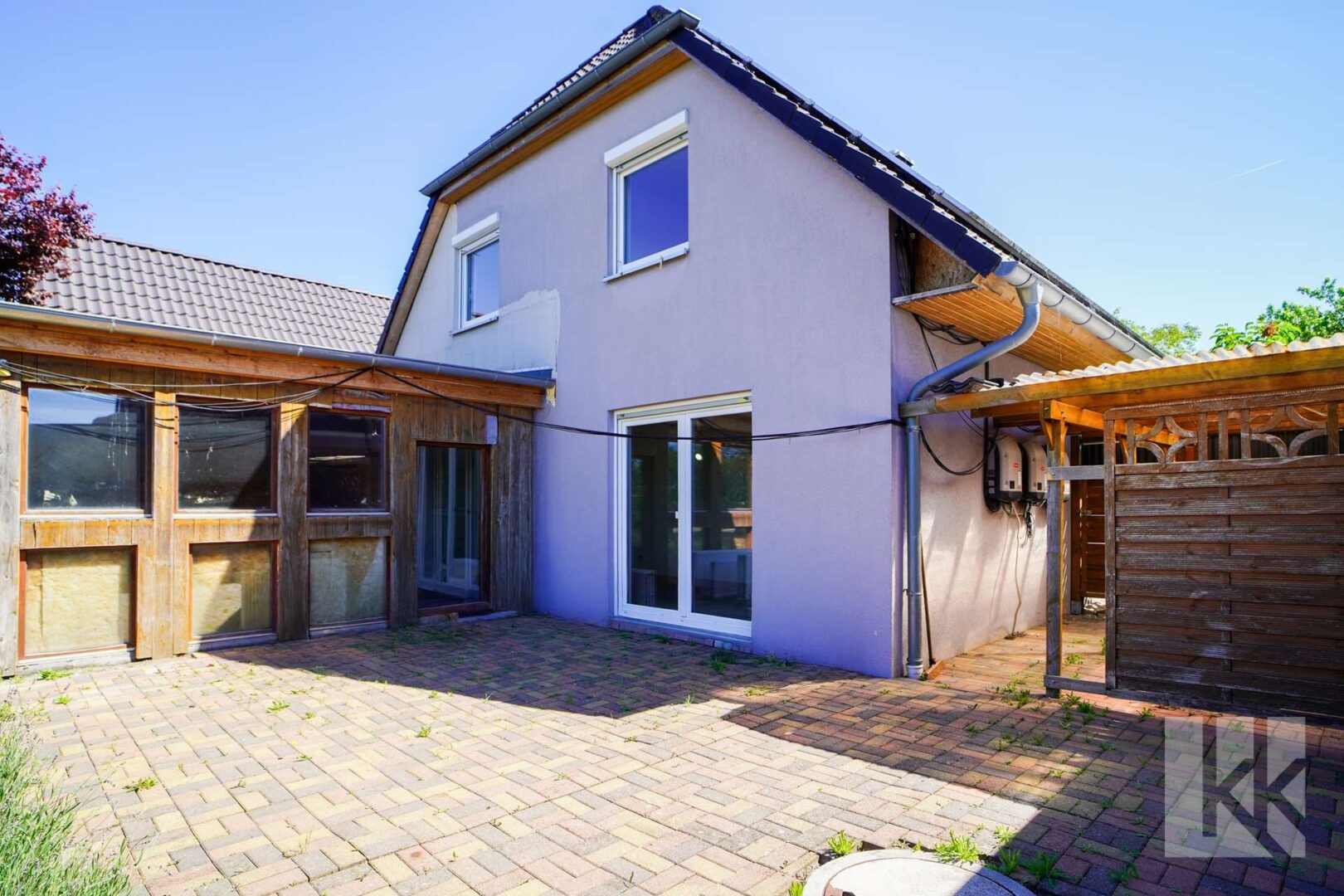 Die Terrasse vor dem Wohn- und Essbereich