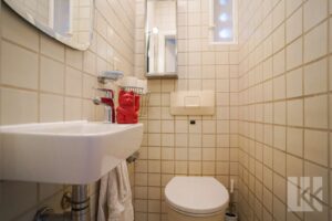 Komfortabel: Gäste-WC im Eingangsbereich