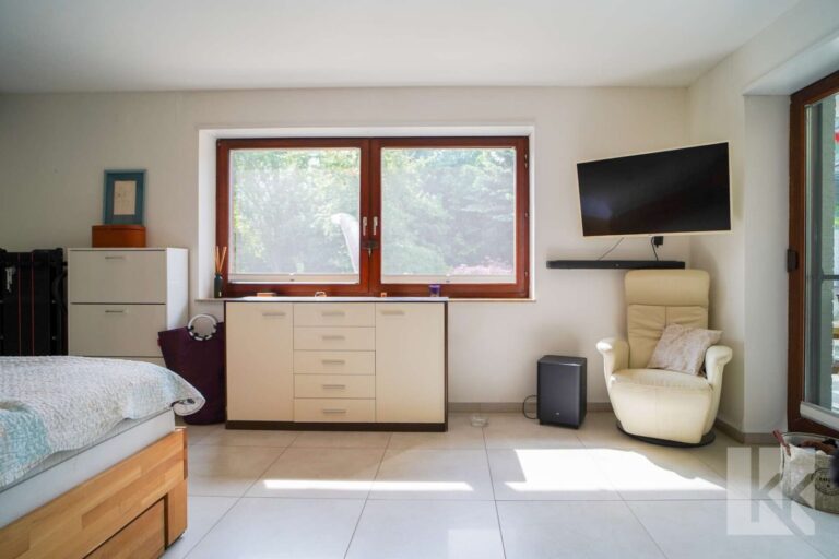 Außerdem auf dieser Etage: Ein weiteres Zimmer und...