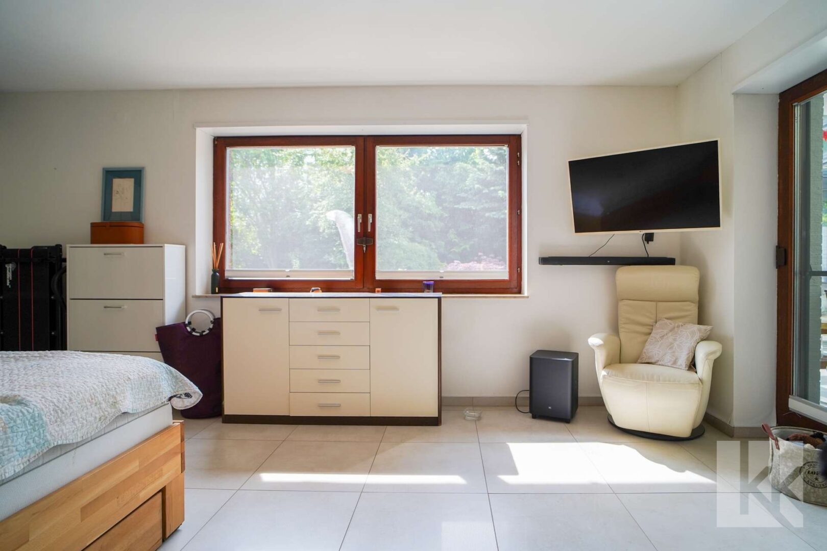 Außerdem auf dieser Etage: Ein weiteres Zimmer und...