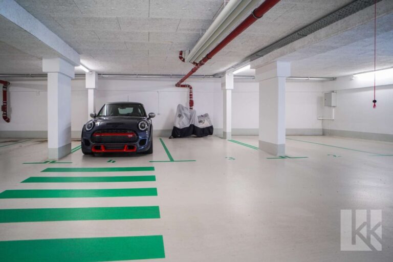 Zwei Tiefgaragenstellplätze rundet das Angebot ab