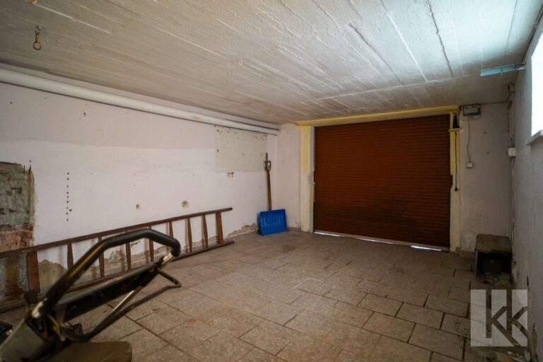 ...die Garage mit...
