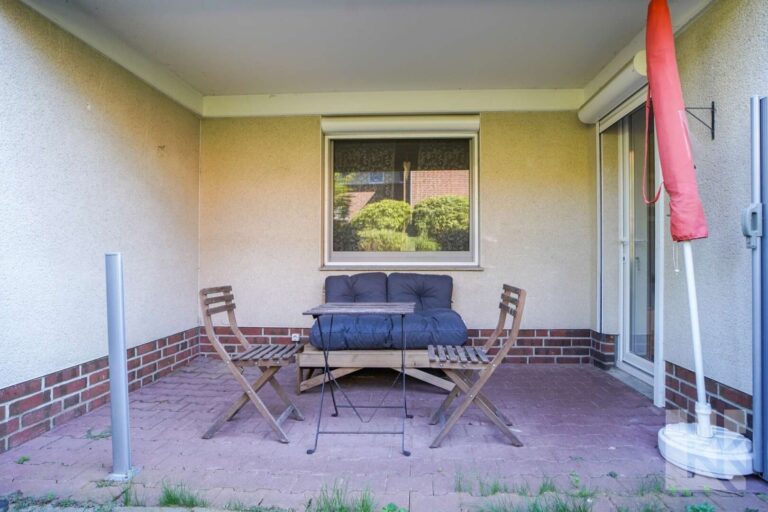 Davor: Die überdachte Terrasse