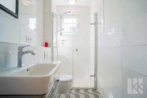 Praktische Gäste-WC mit Dusche