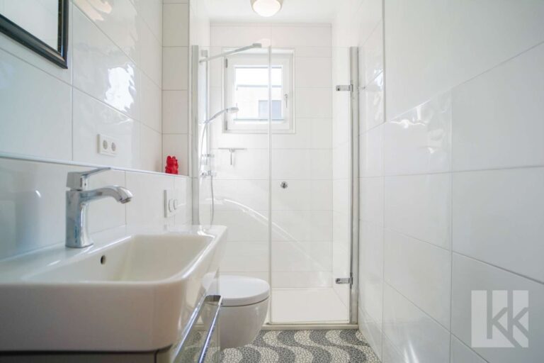 Praktische Gäste-WC mit Dusche