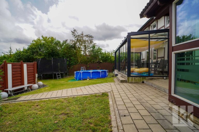 ...befindet sich der pflegeleichte Garten