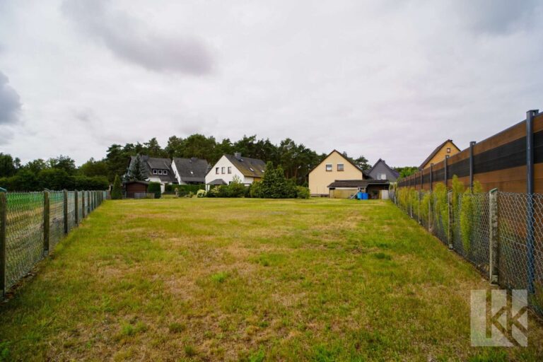...hinter dem Haus