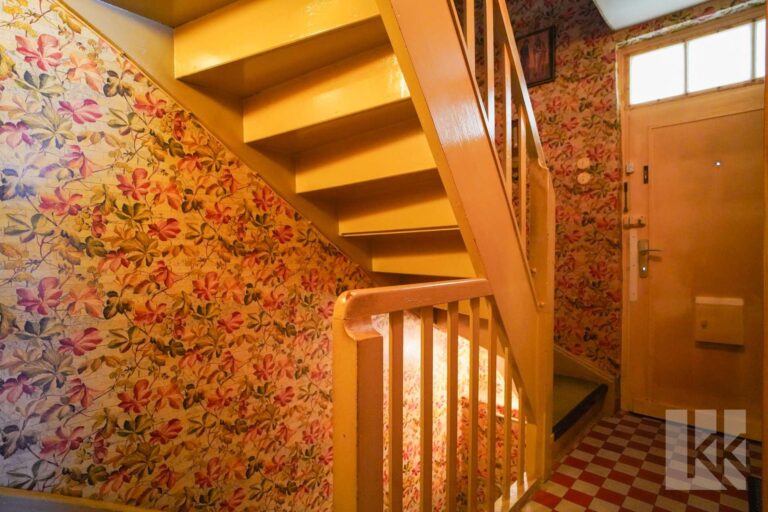 Eine zentrale Treppe verbindet