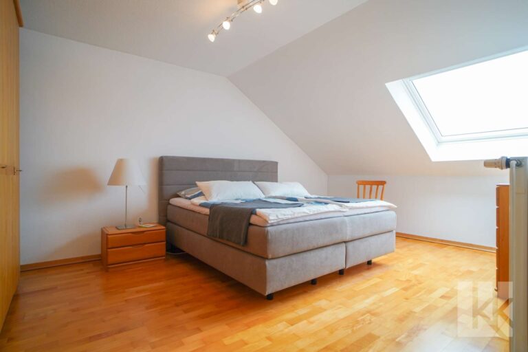 Großes Schlafzimmer mit...