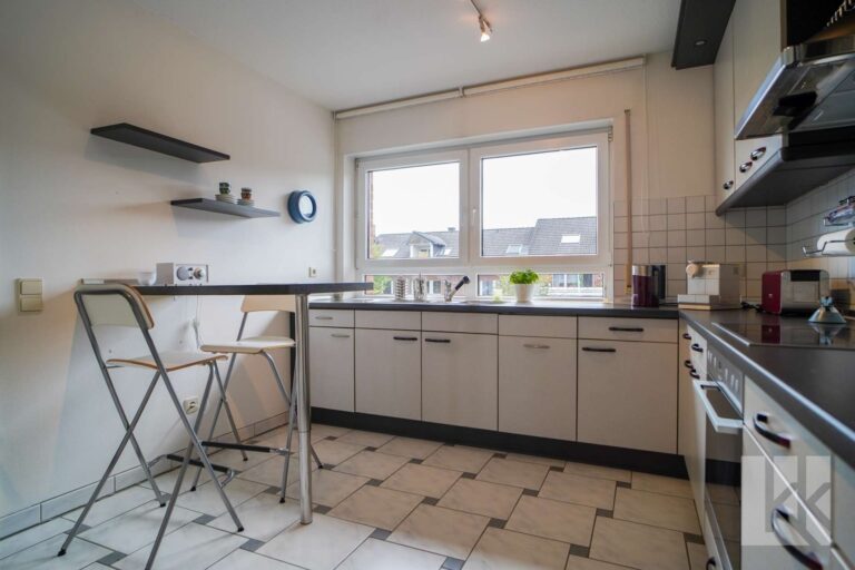 Die separate Küche mit...