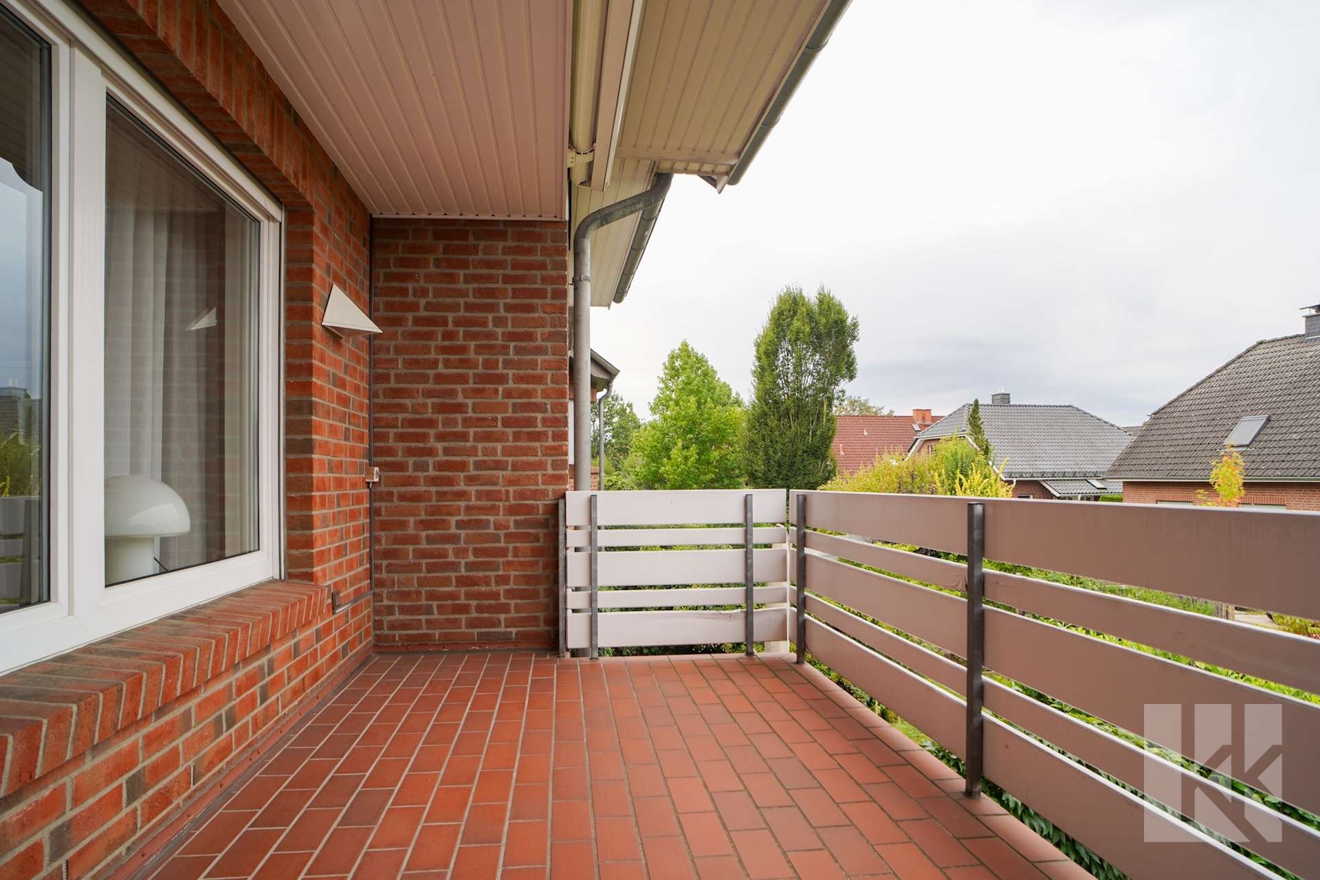 ...großen, überdachten Balkon
