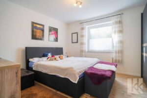 …dem ersten Schlafzimmer, ...