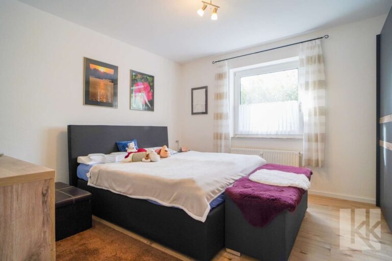 …dem ersten Schlafzimmer, ...