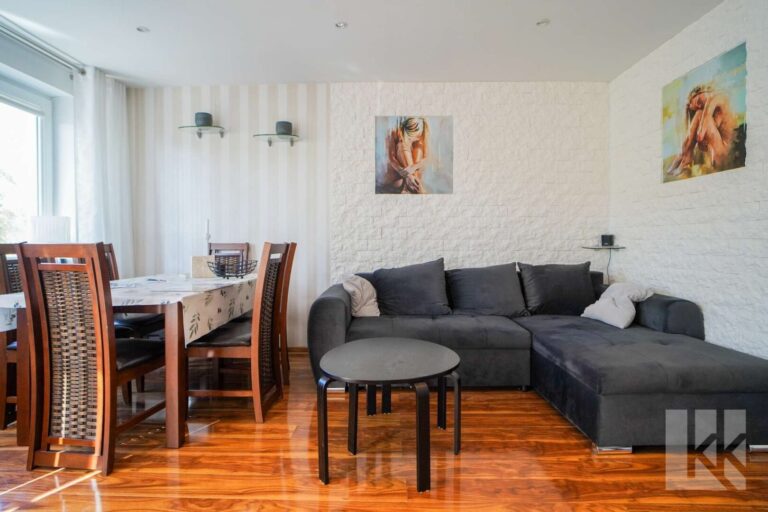 Das großzügige Wohnzimmer…